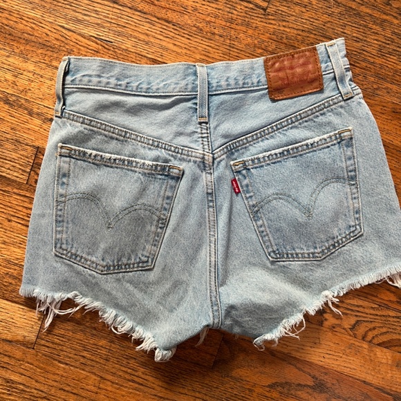 Levi’s 501® ORIGINAL FIT HIGH RISE WOMEN'S SHORTS W26 - Picture 10 of 11